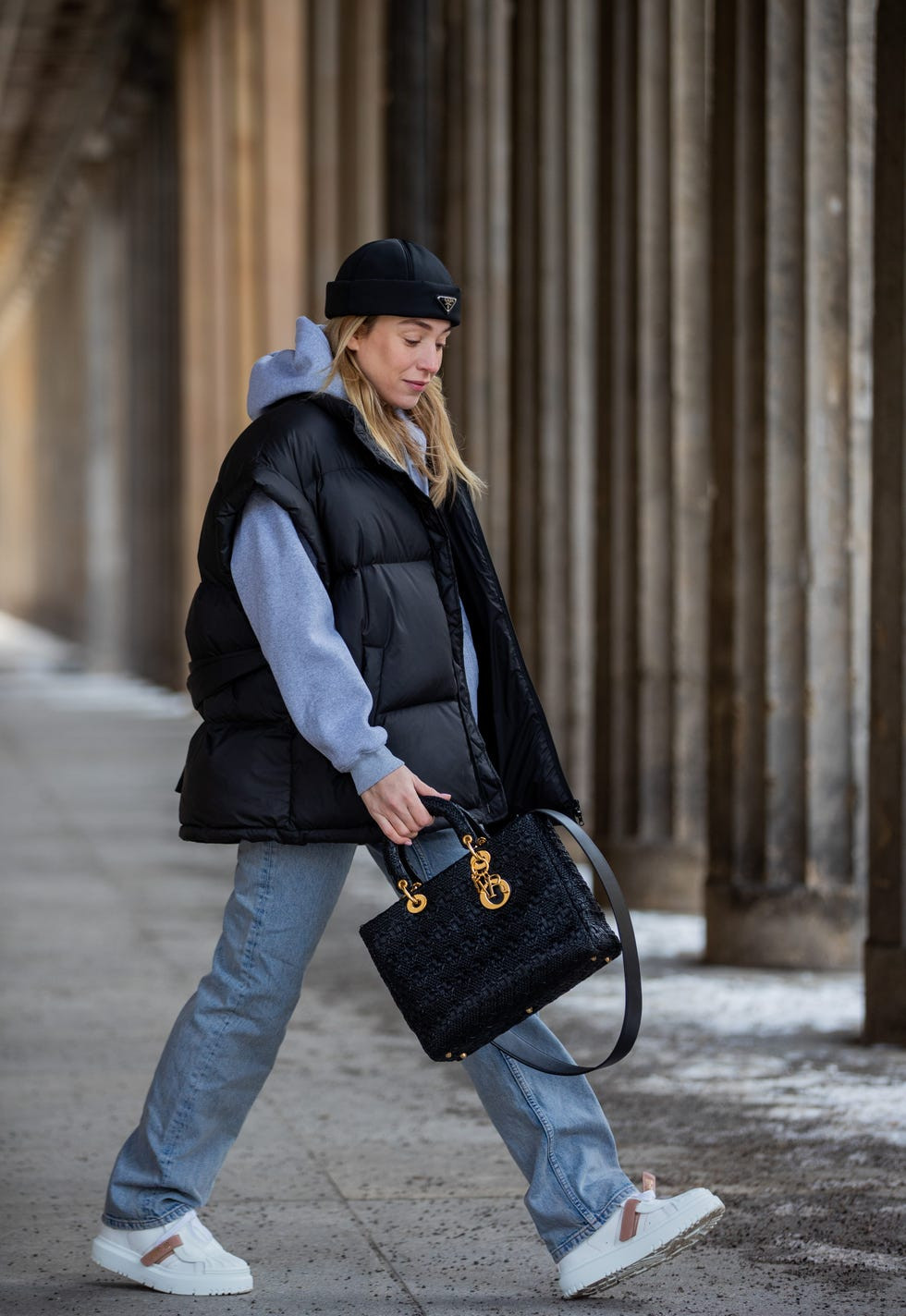 Urban Edge: Oversized Black Vest with Hoodie and Straight Jeans Urban Edge: Oversized Black Vest with Hoodie and Straight Jeans — Puffer Vest Outfits 2027