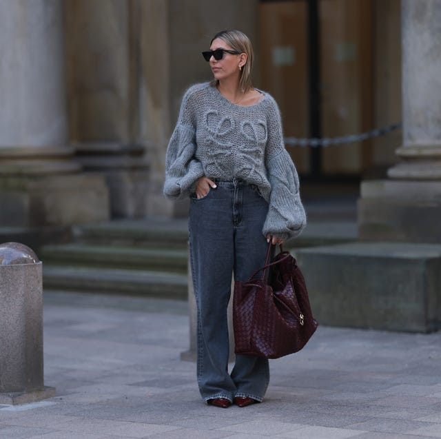 Cozy Chic: Grey High-Waisted Jeans with an Oversized Sweater Cozy Chic: Grey High-Waisted Jeans with an Oversized Sweater — High Waisted Jeans 2027