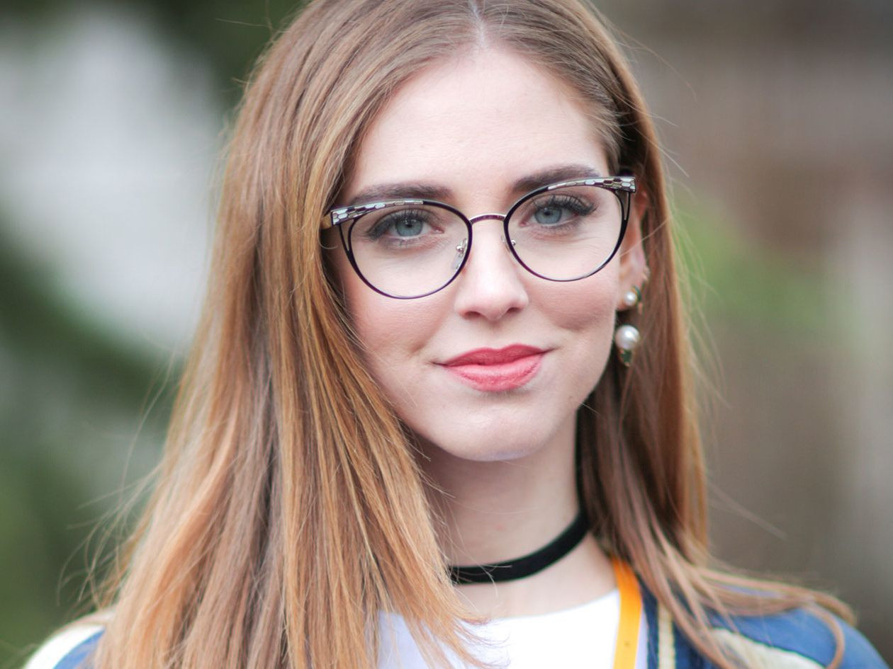 Honey Blonde With Highlights Visual Idea Honey Blonde With Highlights Visual Idea — Hairstyles 2027 with Glasses