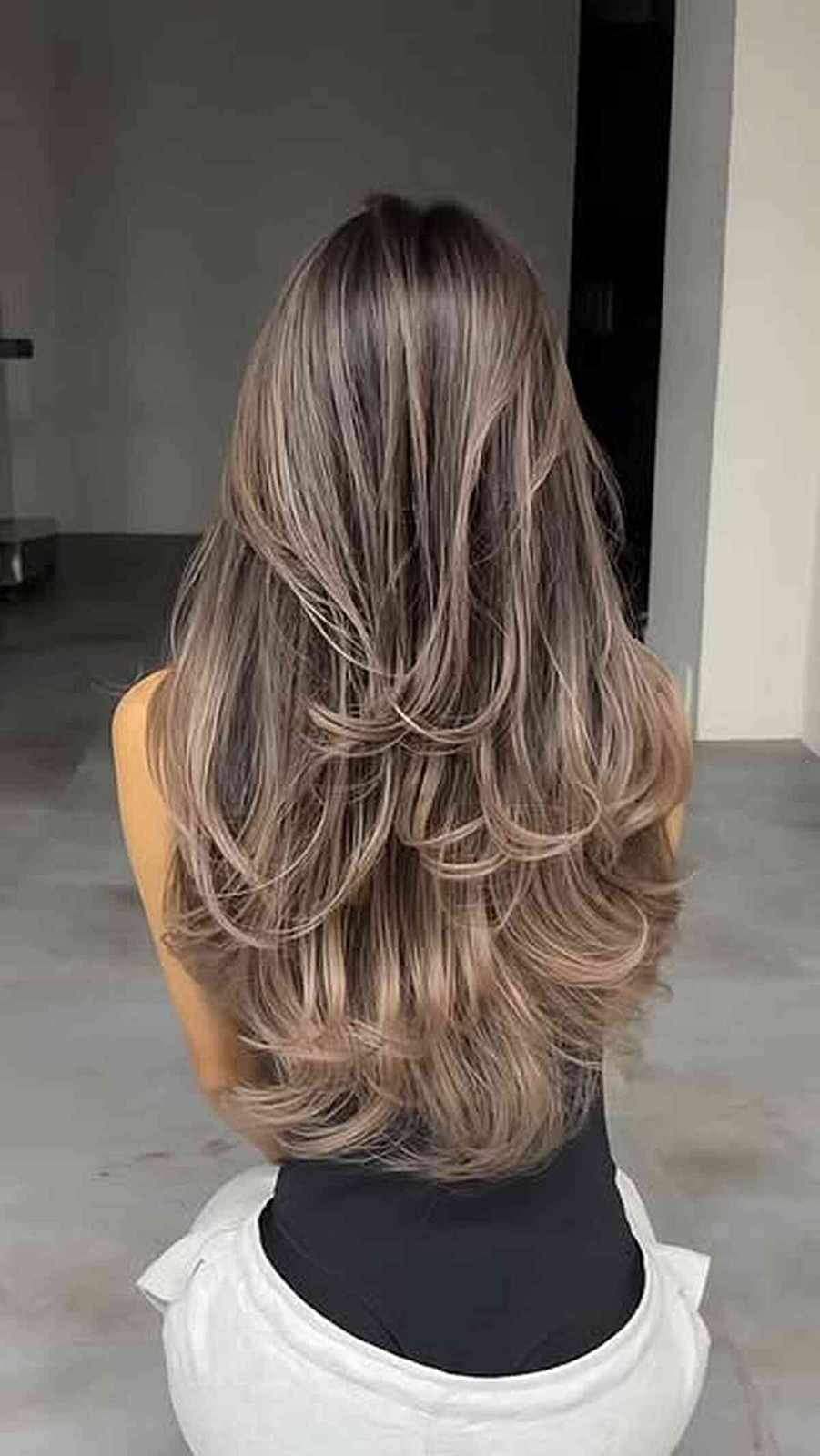 Back View Layered Balayage Waves — Beige Blonde Hair 2027