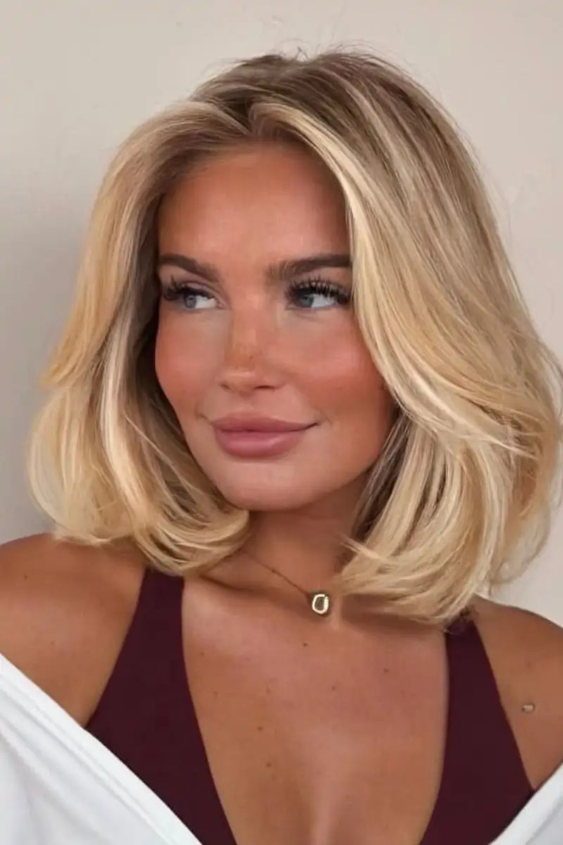 Honey Blonde Lob With Face Framing Honey Blonde Lob With Face Framing — Blonde Lob 2027