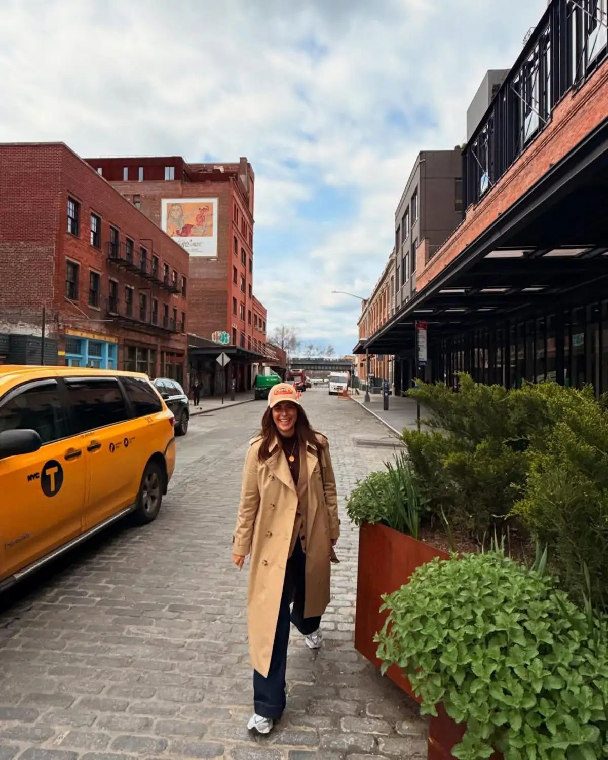 Street Style with a Beige Trench Coat Street Style with a Beige Trench Coat — New Balance Outfits 2027