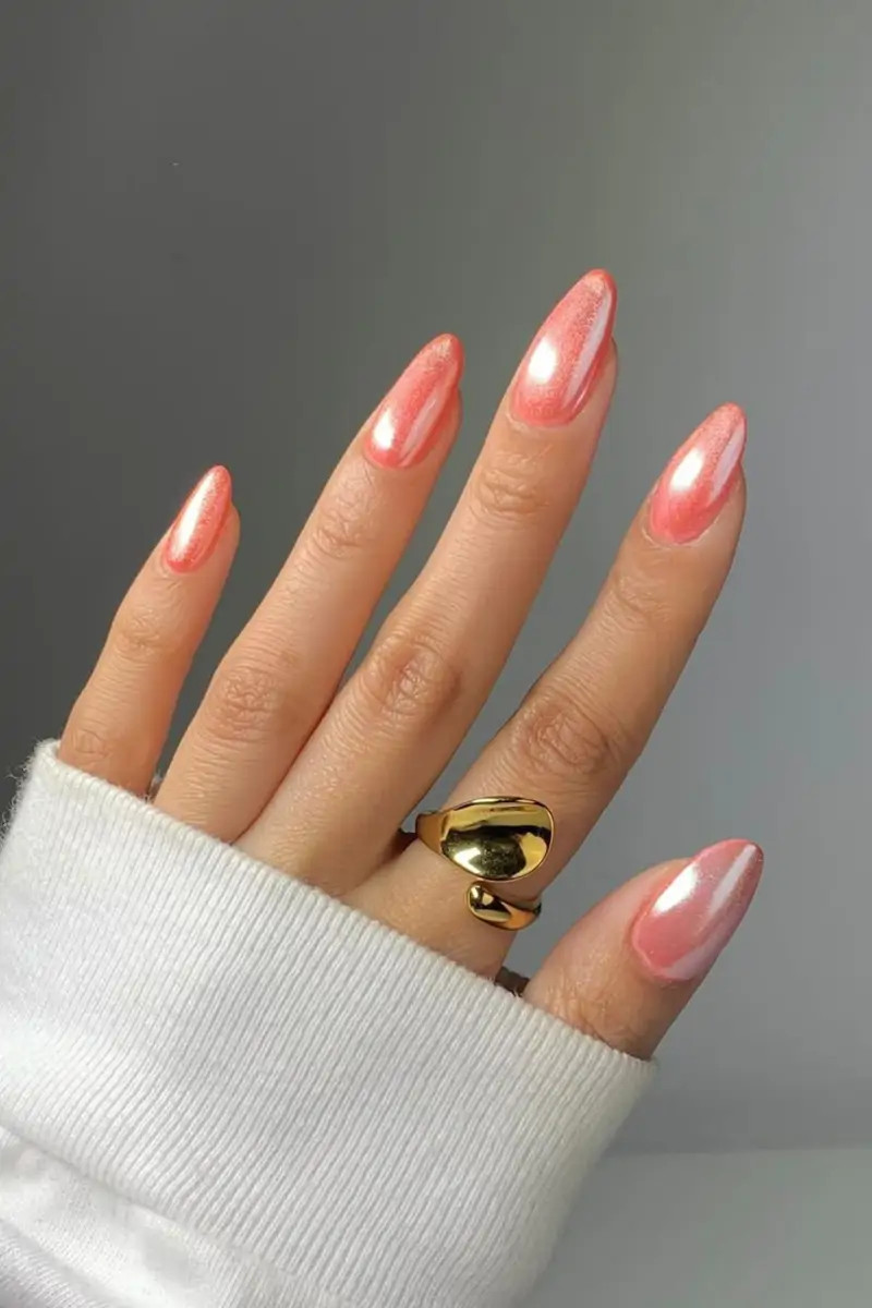 10 diseños de uñas color coral para verano que consiguen unas manos sofisticadas y con un toque alegre