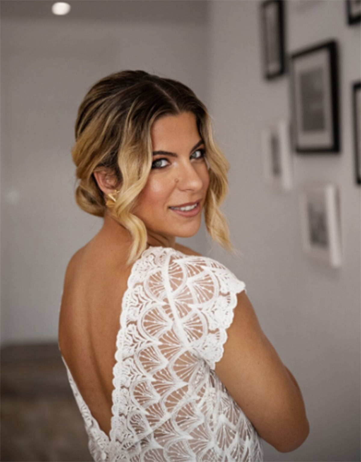Middle Visual Idea Middle Visual Idea — Bridal Updos 2027