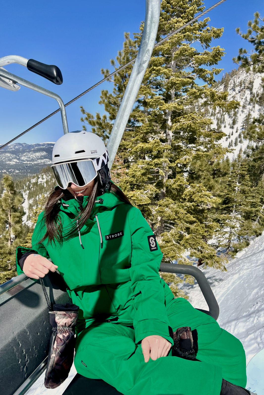 Vibrant Green Ski Jacket and Pants Set Vibrant Green Ski Jacket and Pants Set — Ski Outfits for Women 2027