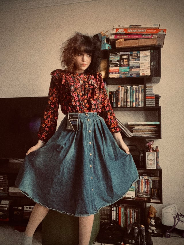 Floral Blouse with Denim Midi Skirt for Casual Vintage Style Floral Blouse with Denim Midi Skirt for Casual Vintage Style — Vintage Outfits 2027