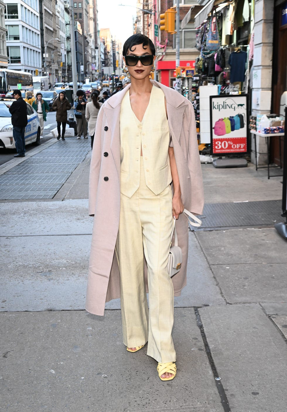 Chic Pale Yellow Three-Piece Suit for Daytime Chic Pale Yellow Three-Piece Suit for Daytime — Pale Yellow Outfits 2027