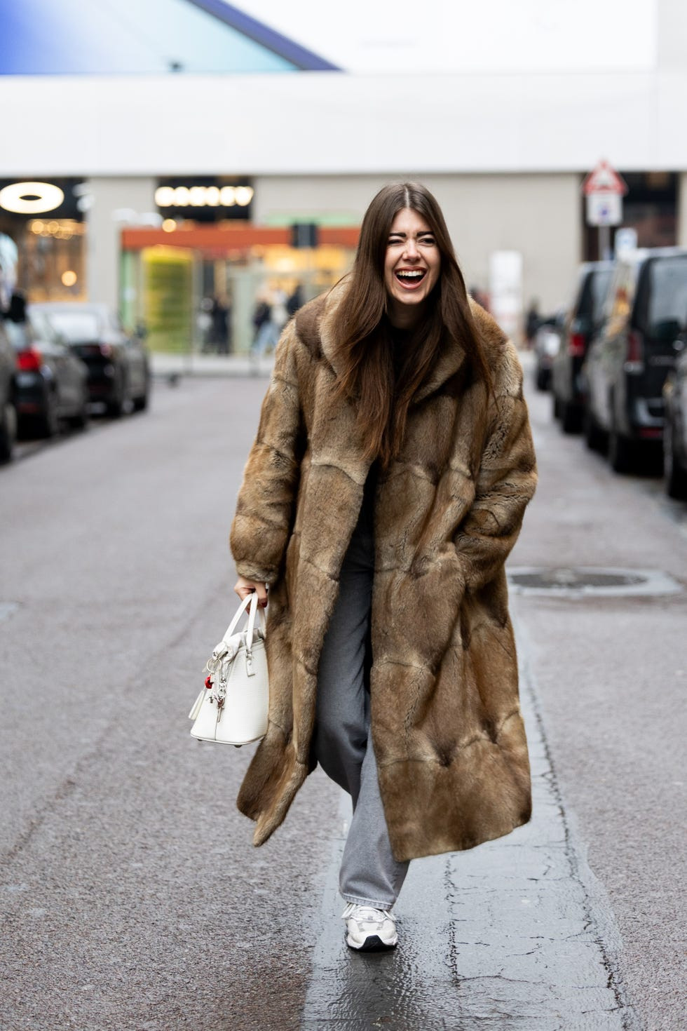 Long Brown Faux Fur Coat with Wide-Leg Pants Long Brown Faux Fur Coat with Wide-Leg Pants — Faux Fur Outfits 2027