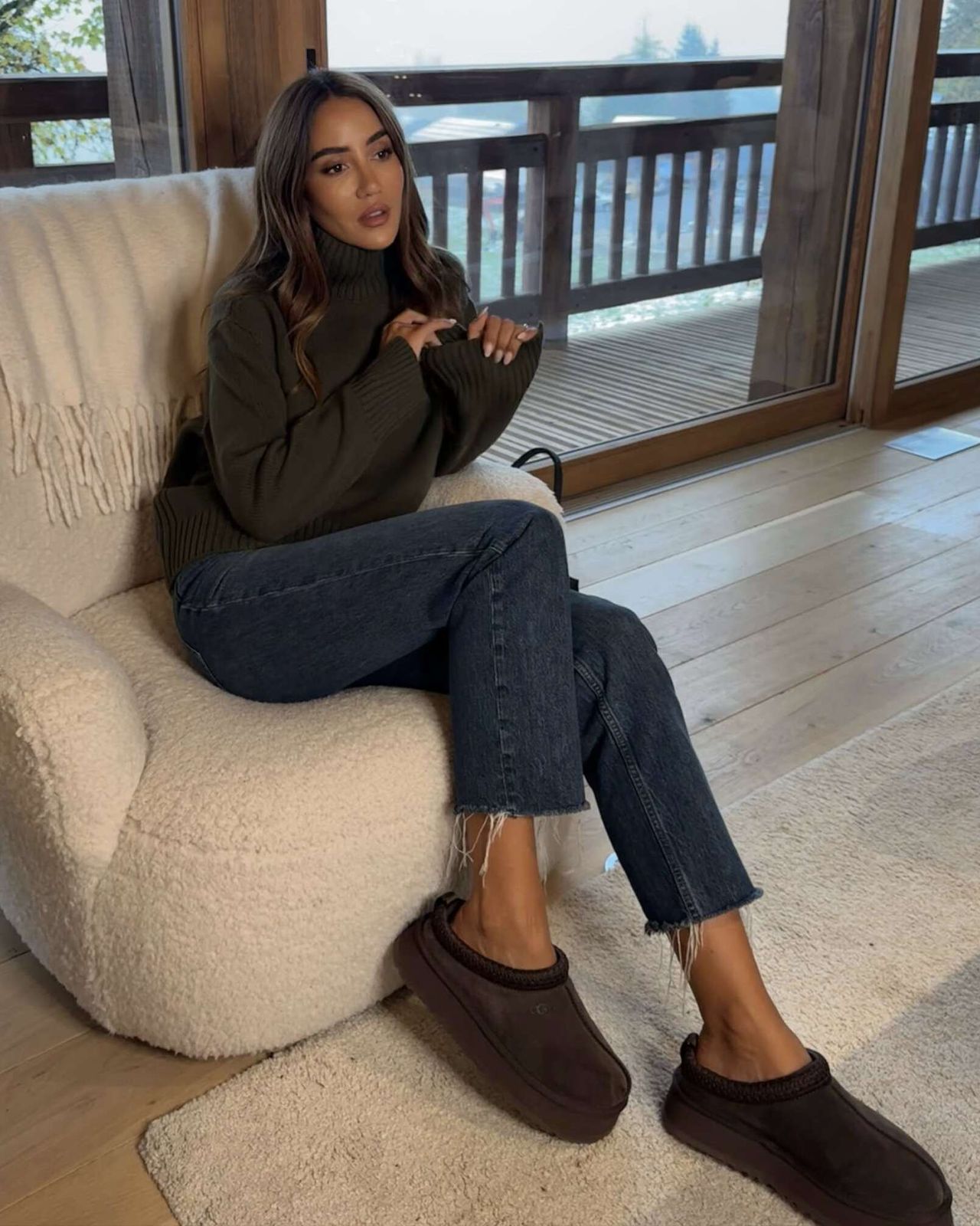 Casual Comfort with Ugg Clogs and Frayed Denim Casual Comfort with Ugg Clogs and Frayed Denim — Uggs Outfits 2027