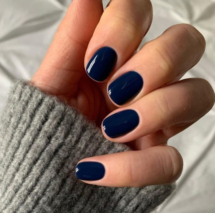 Milky Iridescent Chrome Visual Idea Milky Iridescent Chrome Visual Idea — Modest Nails 2027