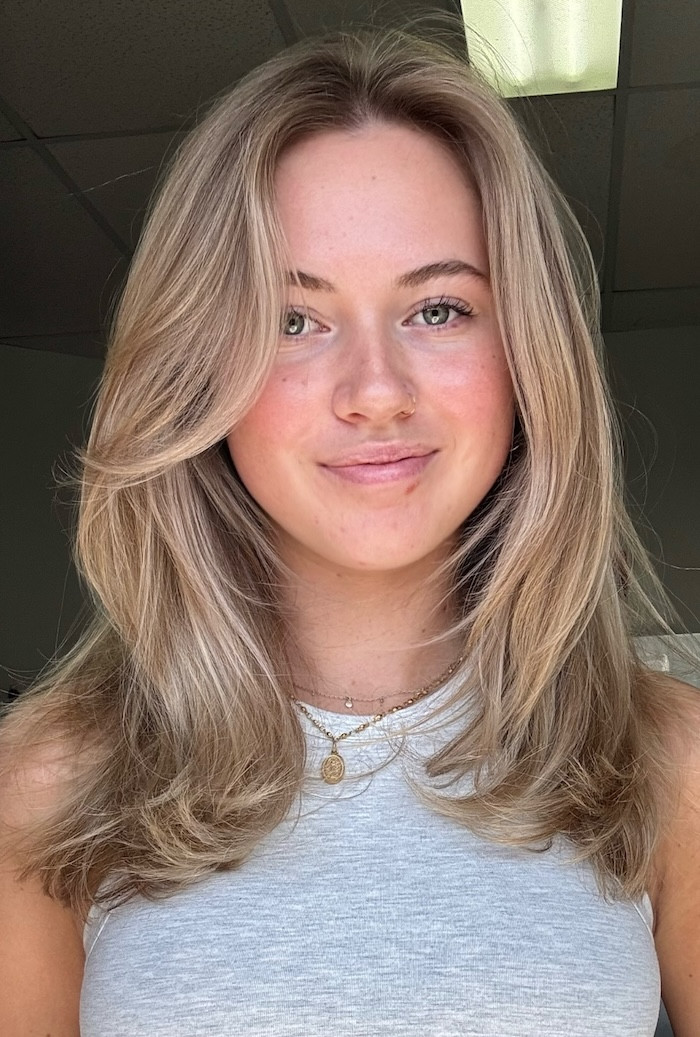 Shoulder Visual Idea — Beige Blonde Hair 2027