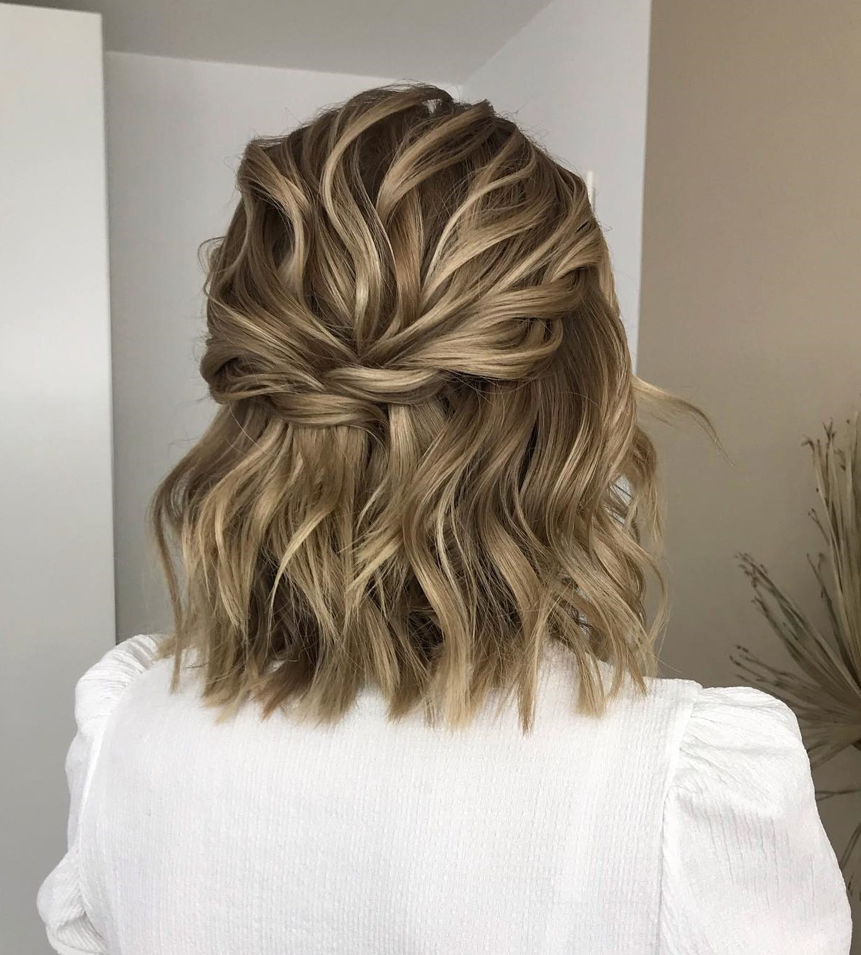 Voluminous Waves on a Honey Blonde Bob Voluminous Waves on a Honey Blonde Bob — Bob Half Up 2027