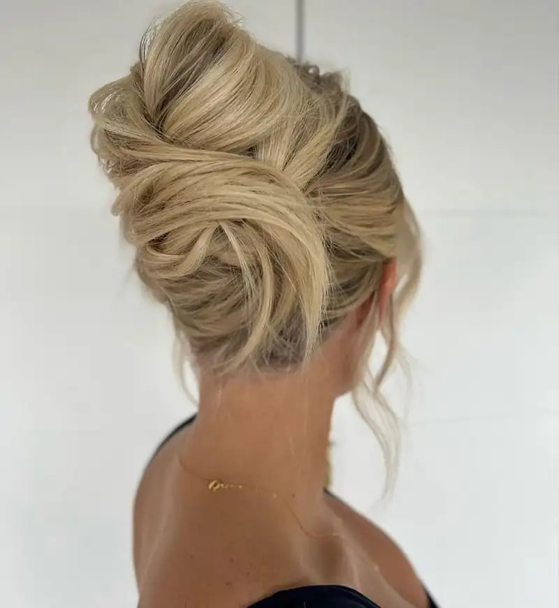 Mid-Back Visual Idea Mid-Back Visual Idea — Messy Bun 2027