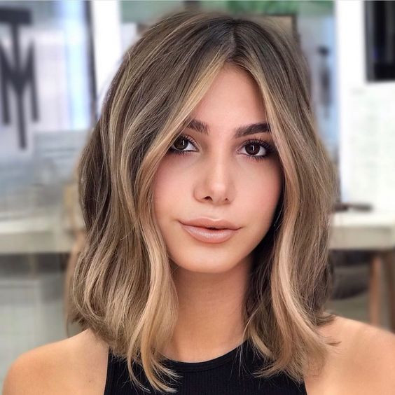Chic Bob With Caramel Money Pieces Chic Bob With Caramel Money Pieces — Money Piece 2027