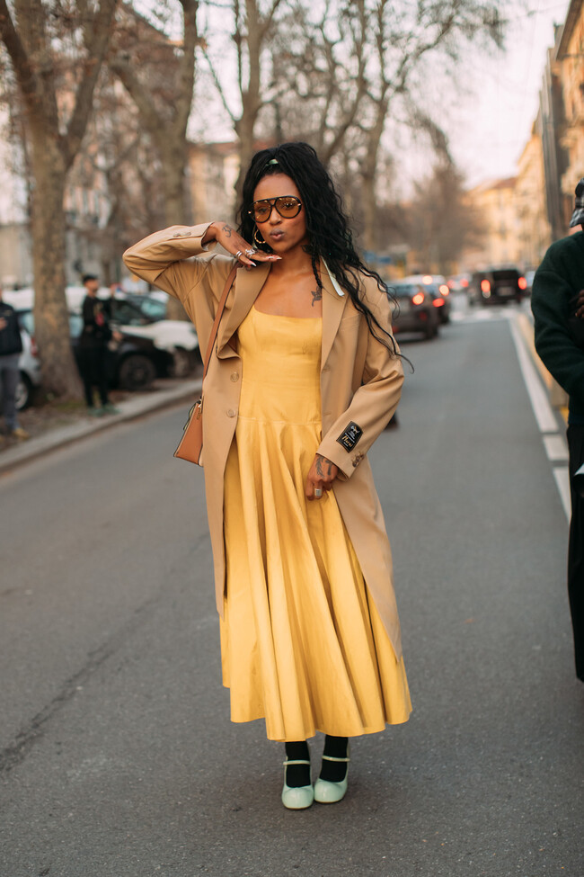 Flowing Pale Yellow Long-Sleeved Dress Flowing Pale Yellow Long-Sleeved Dress — Pale Yellow Outfits 2027
