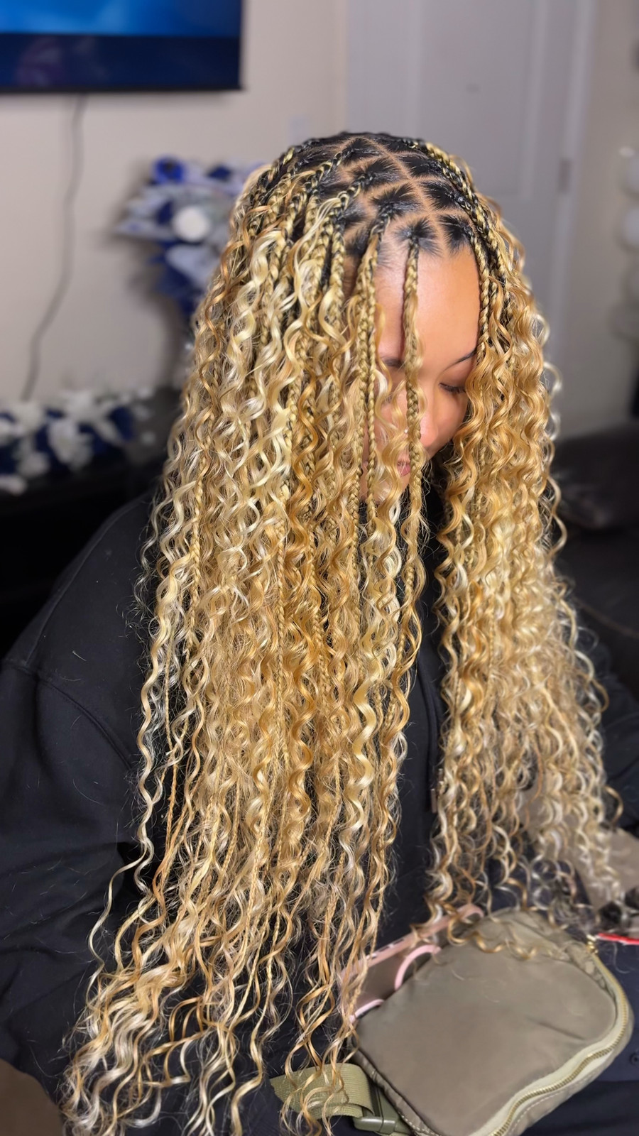 Long Blonde Knotless Braids with Dark Roots Long Blonde Knotless Braids with Dark Roots — Knotless Braids 2027 for Graduation