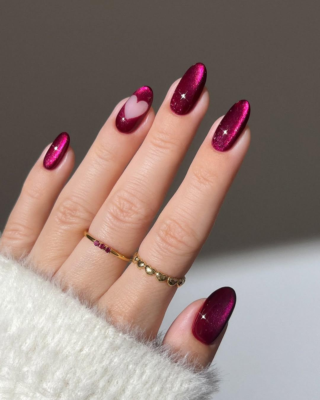 Deep Magenta Cat-Eye Heart Accent Nails Deep Magenta Cat-Eye Heart Accent Nails — Pink Valentines Nails 2027