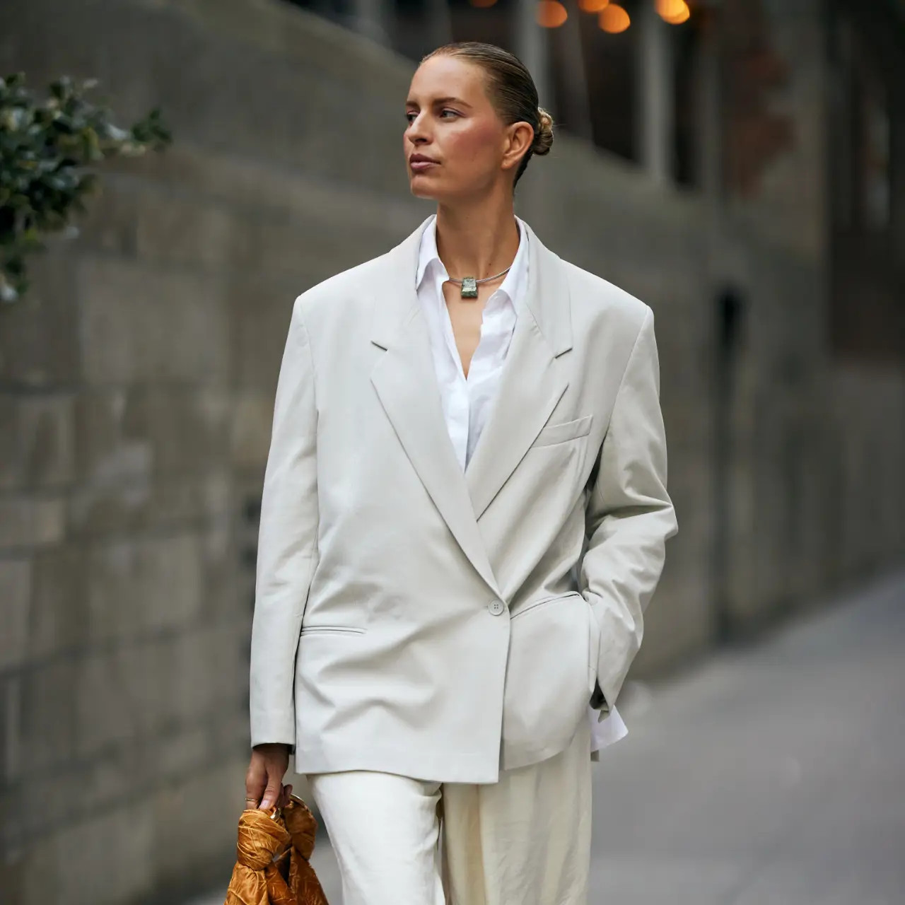 Oversized Blazer and Wide-Leg Trousers for a Relaxed Vibe Oversized Blazer and Wide-Leg Trousers for a Relaxed Vibe — Casual Thanksgiving Outfits 2026