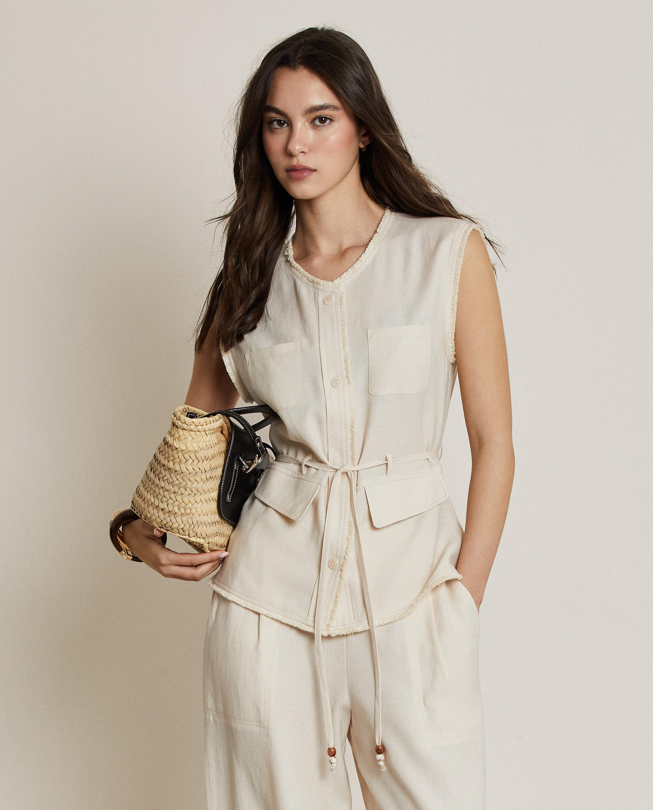 Cream Utility Vest for a Relaxed Casual Aesthetic Cream Utility Vest for a Relaxed Casual Aesthetic — Vests 2027