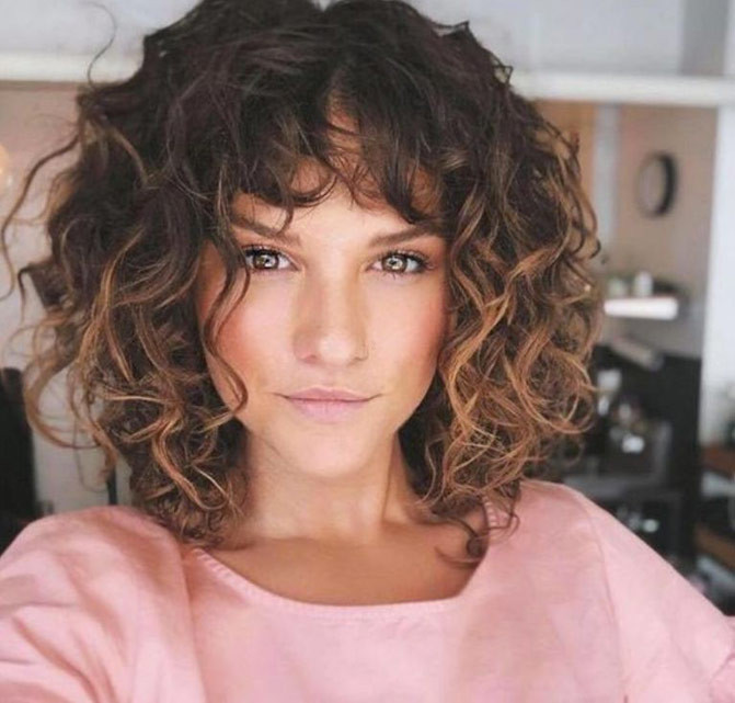 Collarbone Bob With Full Bangs and Balayage Collarbone Bob With Full Bangs and Balayage — Curly Bob 2027