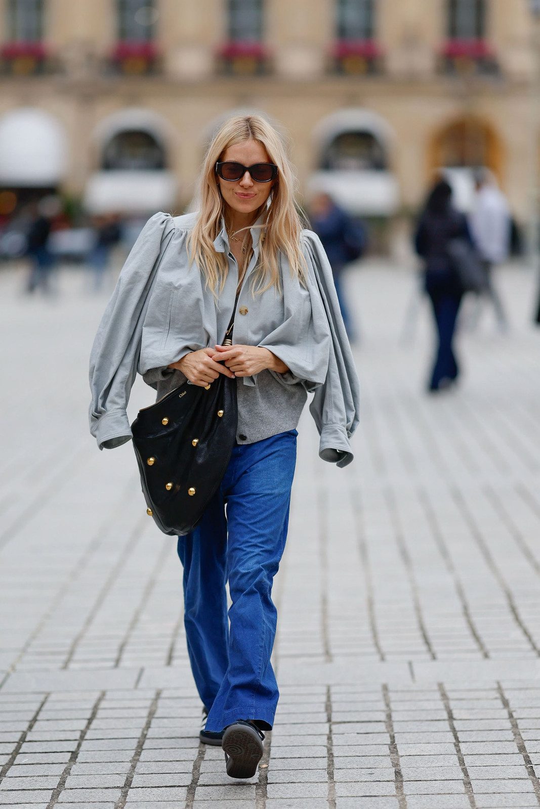 Casual Winter Comfort: Oversized Knitwear with Baggy Denim Casual Winter Comfort: Oversized Knitwear with Baggy Denim — Winter Family Photo Outfits 2027