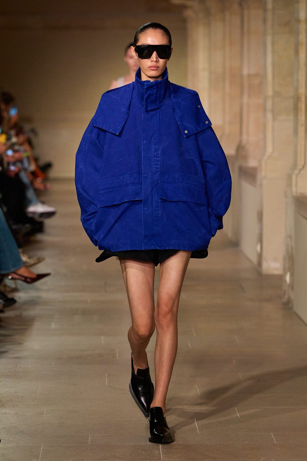 Oversized Cobalt Blue Satin Coat for Chic Street Style Oversized Cobalt Blue Satin Coat for Chic Street Style — Cobalt Blue Outfits 2027