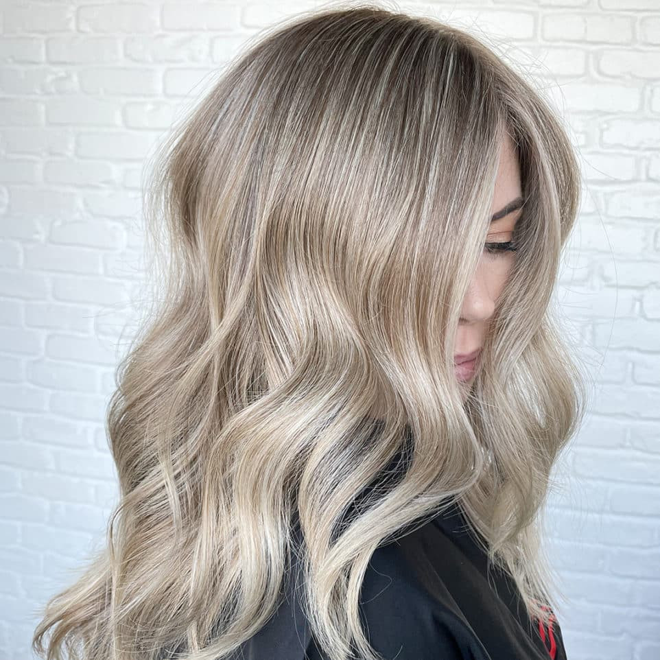 Collarbone Dimensional Side View Waves — Beige Blonde Hair 2027