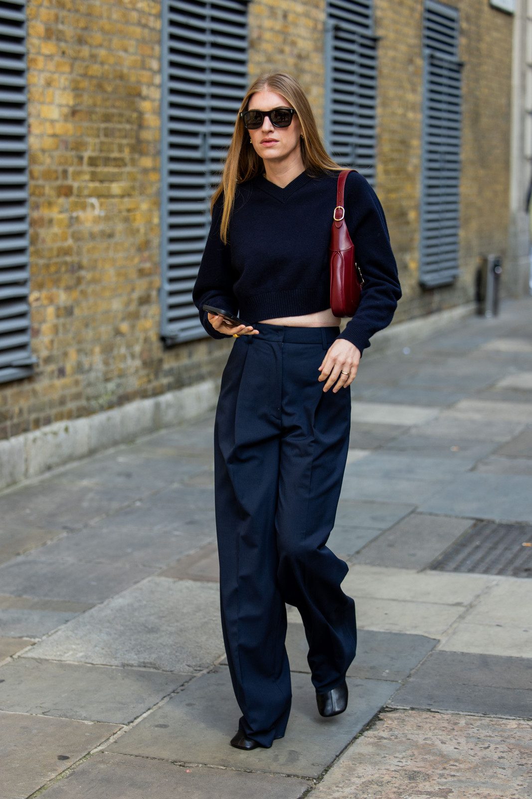 Cropped Navy V-Neck Sweater Outfit Idea Cropped Navy V-Neck Sweater Outfit Idea — Fall Outfits 2026