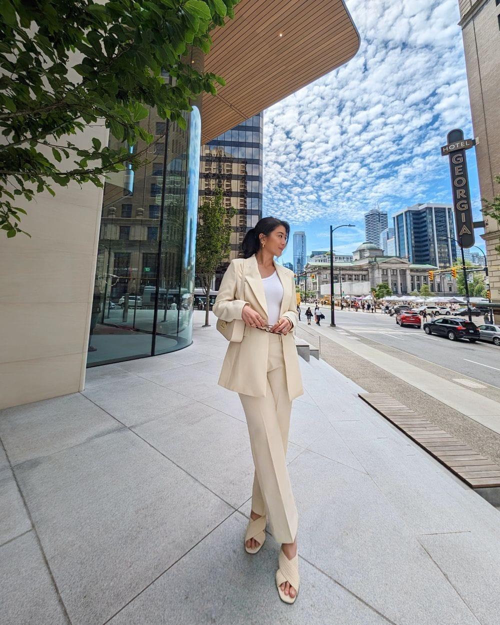 Chic Cream Oversized Blazer and Trouser Set Chic Cream Oversized Blazer and Trouser Set — Conference Outfits 2027