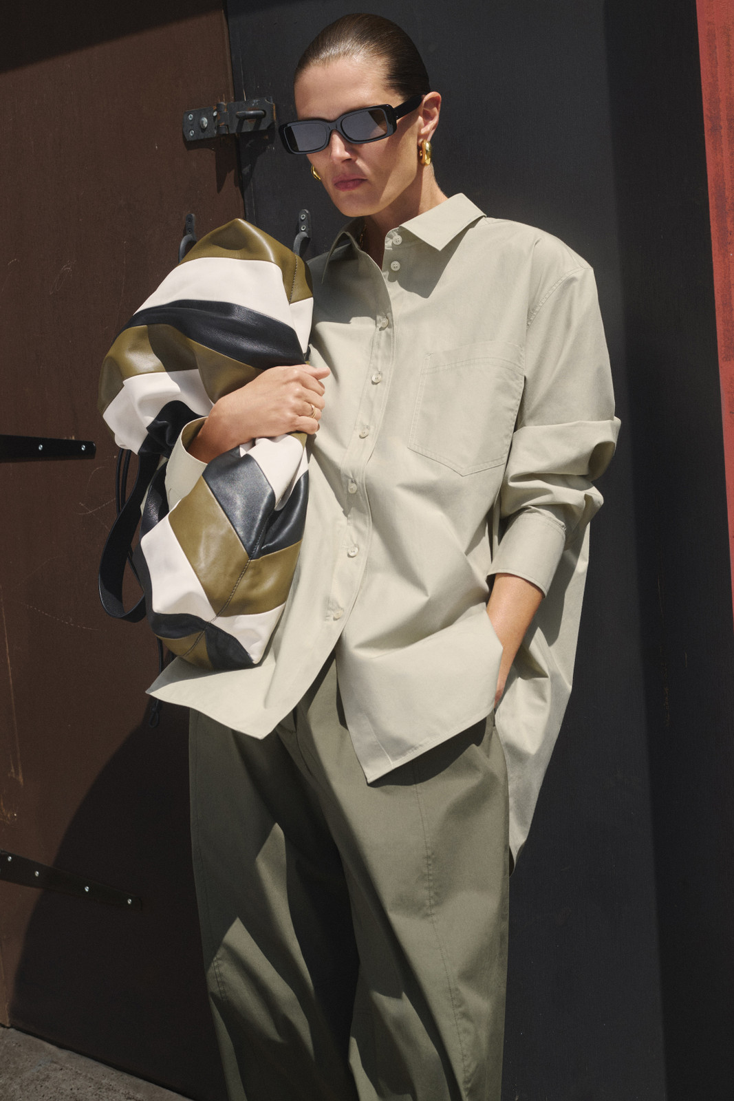 Oversized Beige Shirt and Olive Trousers Set Oversized Beige Shirt and Olive Trousers Set — Fall Capsule Wardrobe 2026