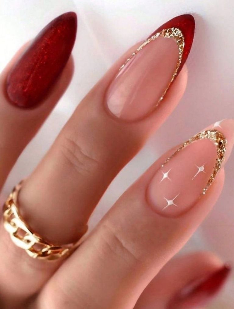 Glossy Glitter Visual Idea Glossy Glitter Visual Idea — Christmas Nails 2026