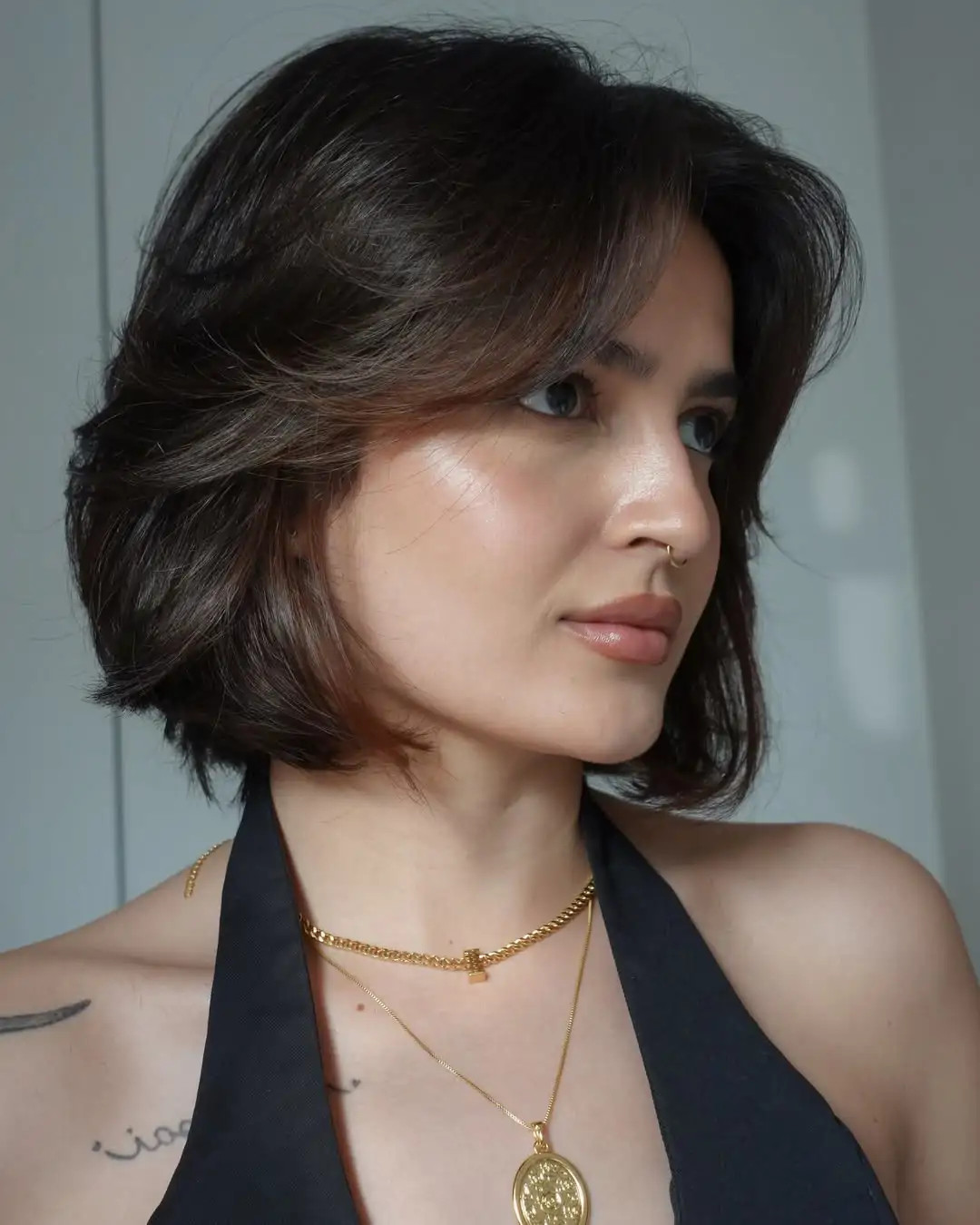 Smooth Chin Bob With Side-Swept Bangs Smooth Chin Bob With Side-Swept Bangs — Bangs 2027 for Square Face