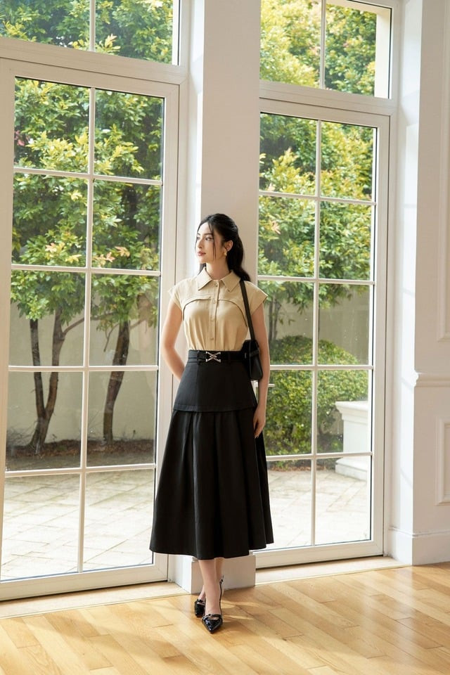 Beige Blouse and Black Midi Skirt with Decorative Belt Beige Blouse and Black Midi Skirt with Decorative Belt — Conference Outfits 2027