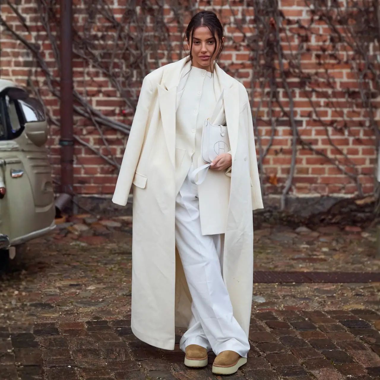 Monochromatic Cream Ensemble with Platform Uggs Monochromatic Cream Ensemble with Platform Uggs — Uggs Outfits 2027