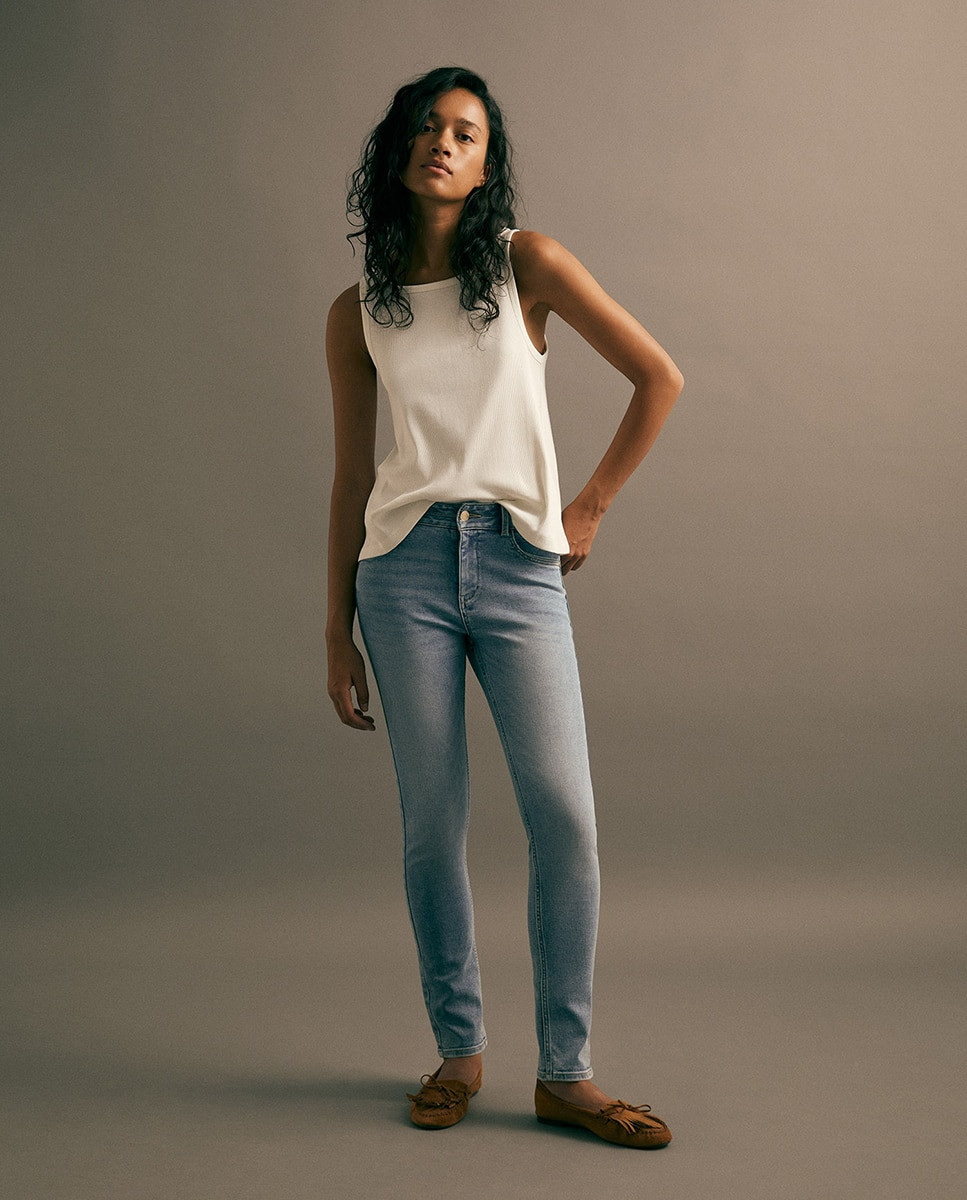 Simple Sophistication: Light Wash Jeans and Knit Top Simple Sophistication: Light Wash Jeans and Knit Top — Skinny Jeans Outfits 2027
