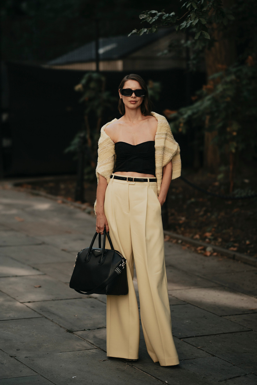 Street Style Pale Yellow Trousers with Draped Cardigan Street Style Pale Yellow Trousers with Draped Cardigan — Pale Yellow Outfits 2027