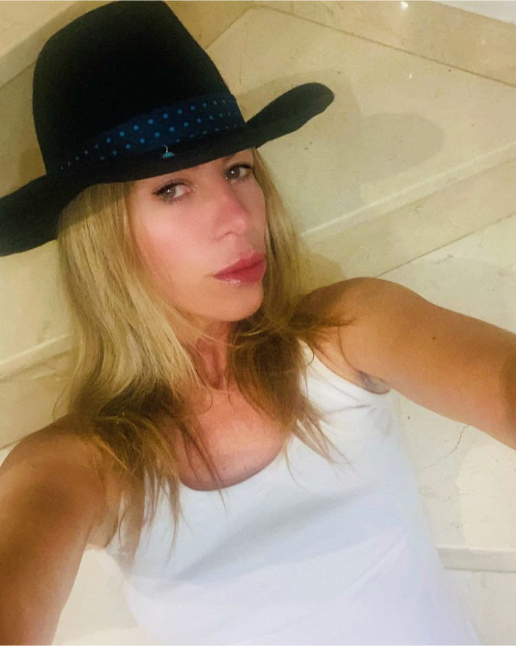 Shoulder Visual Idea Shoulder Visual Idea — Cowboy Hat Hairstyles 2027