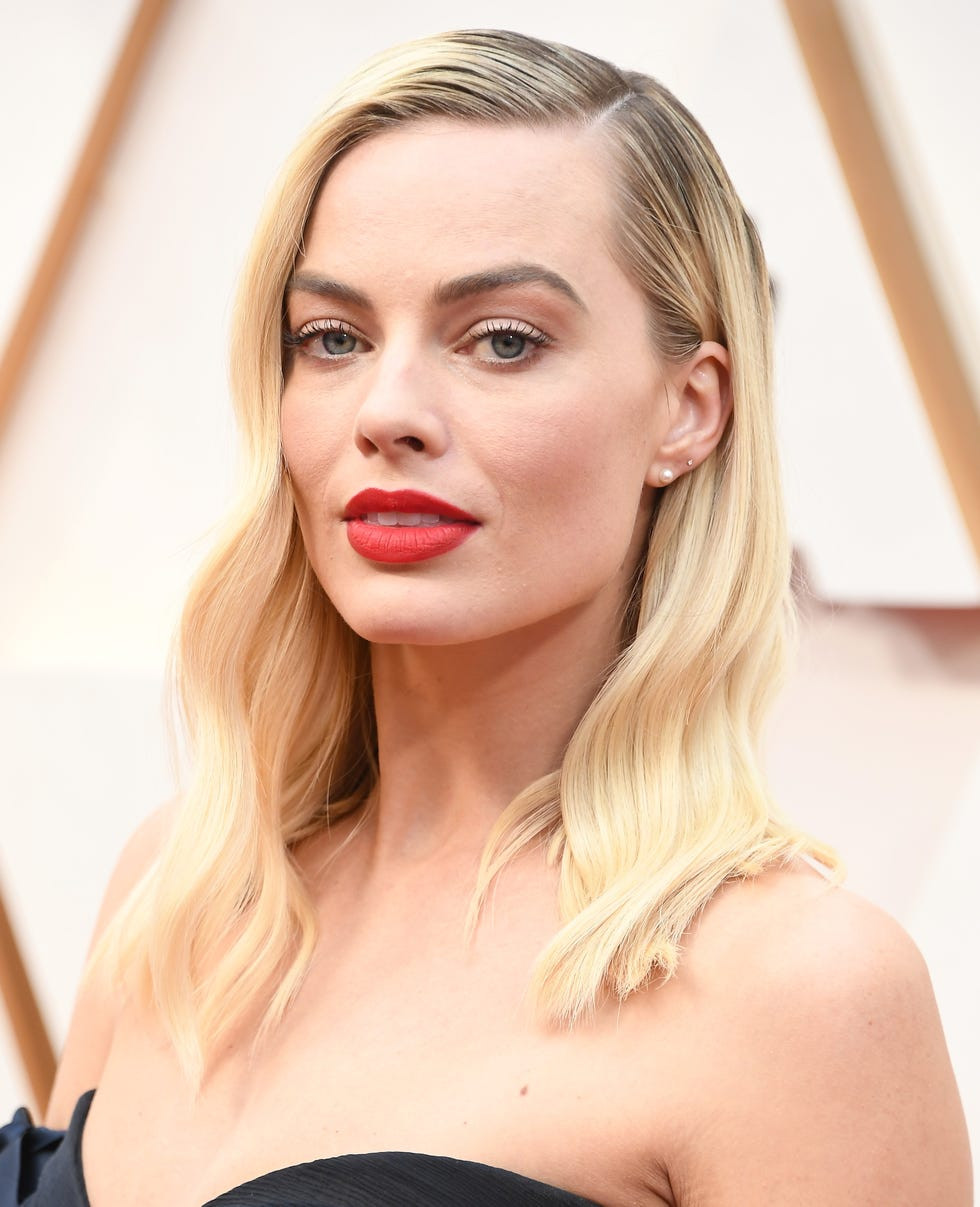 Platinum Bob With Soft Waves Platinum Bob With Soft Waves — Spring Blonde 2027