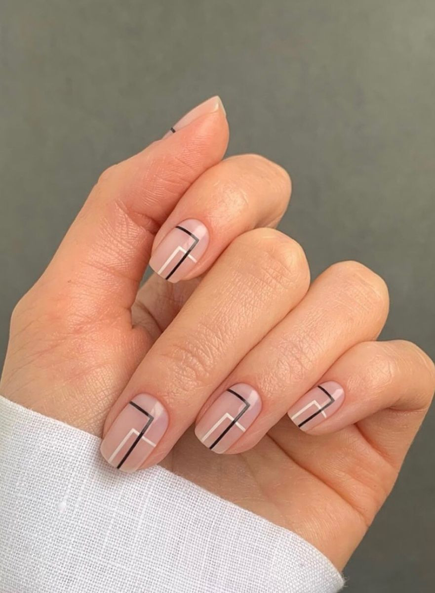 7 diseños de uñas cuadradas cortas que todas querrán usar en marzo 2026 porque son hermosas