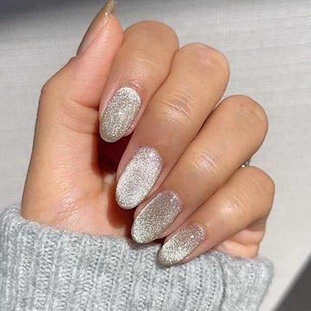 Shimmering Silver Gold Glitter Oval Nails Shimmering Silver Gold Glitter Oval Nails — Frosted Nails 2027