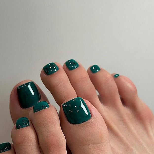 Modern French Tip with Black Lines and Rhinestones Toes Modern French Tip with Black Lines and Rhinestones Toes — Toe Nails 2027