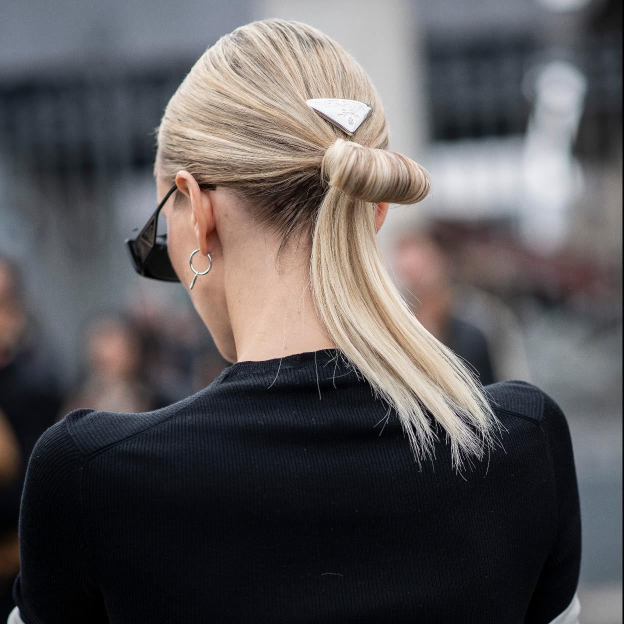 Sleek Ash Blonde Ponytail With Metal Clip Sleek Ash Blonde Ponytail With Metal Clip — Professional Hairstyles 2027