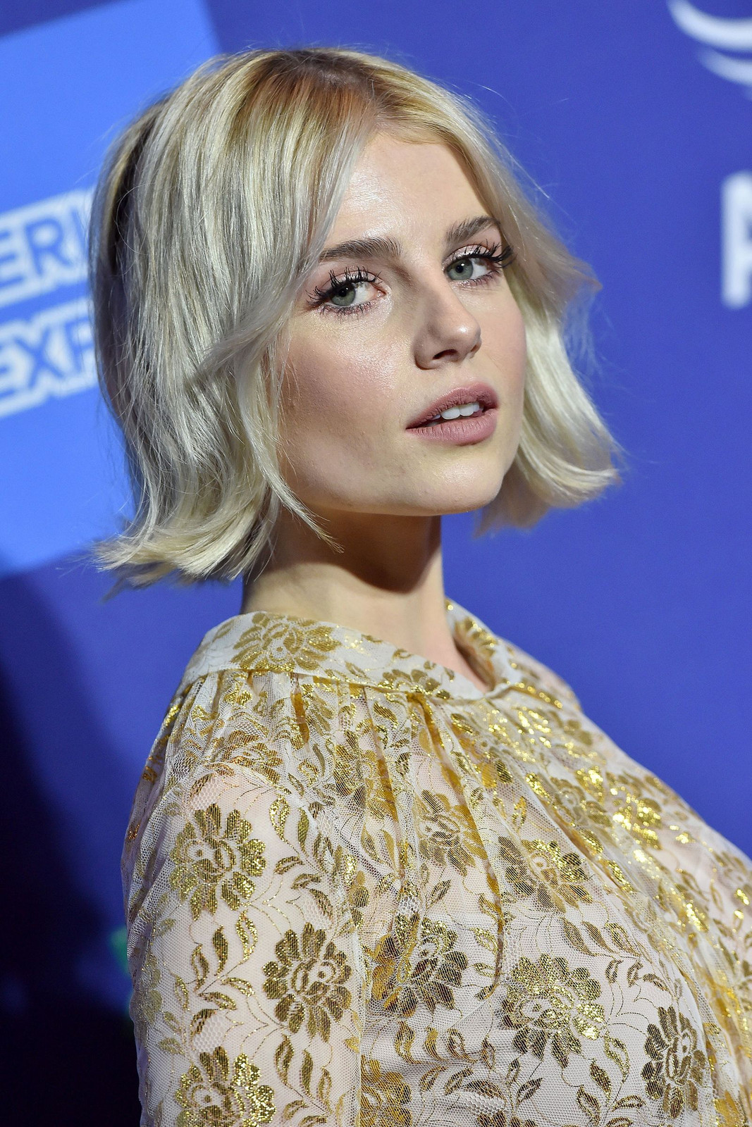 Platinum Blonde Tousled Collarbone Bob Platinum Blonde Tousled Collarbone Bob — Boyfriend Bob 2027