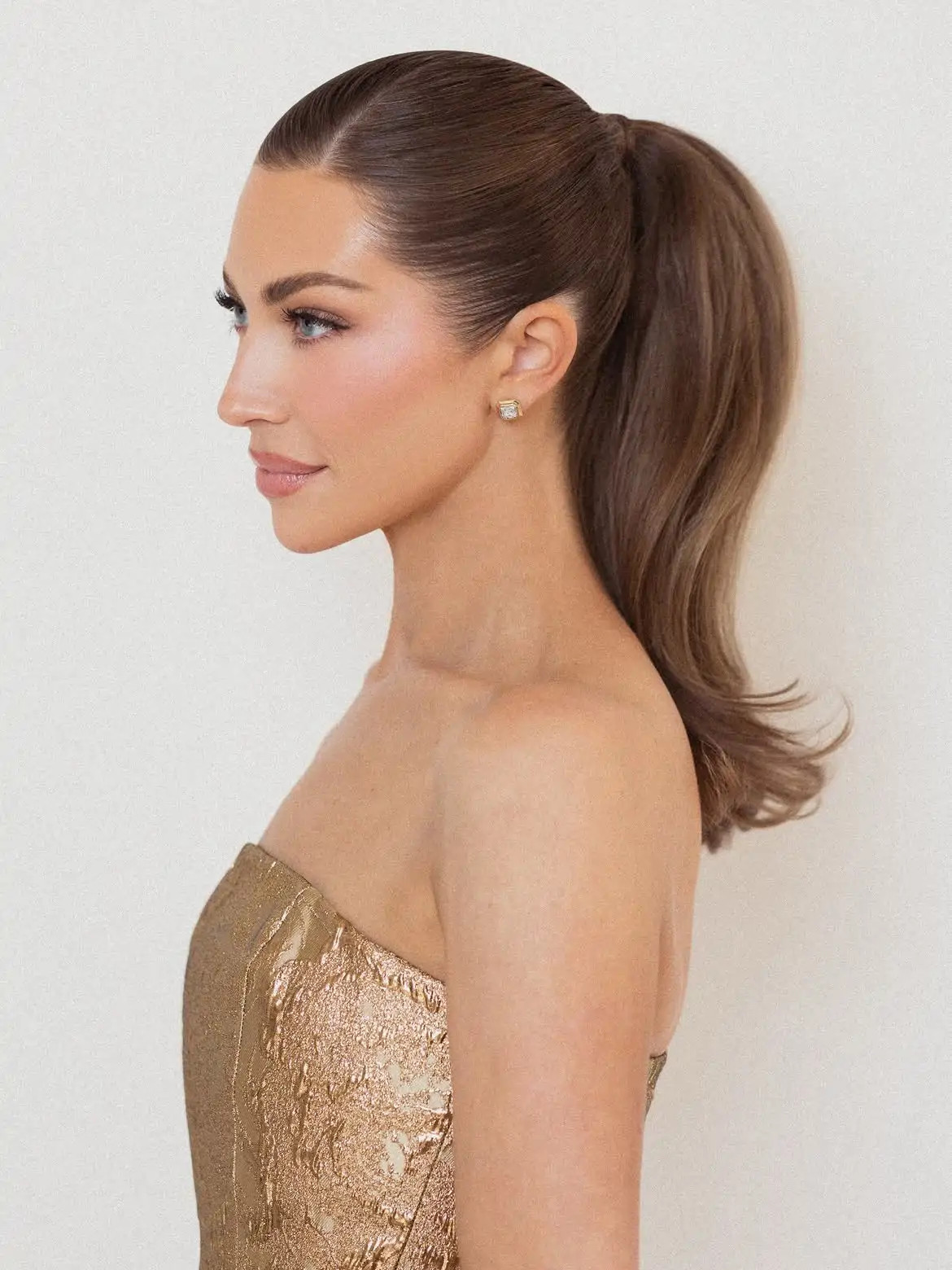 Medium Brown Voluminous Shoulder Length Pony Medium Brown Voluminous Shoulder Length Pony — Sleek Ponytail 2027