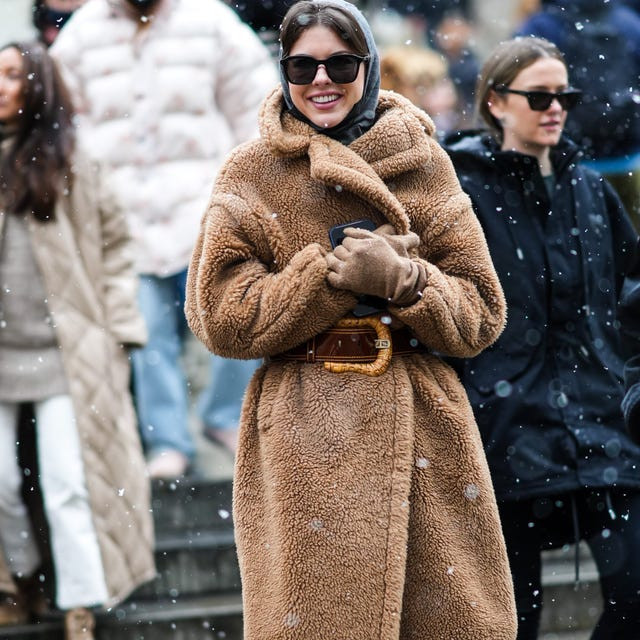 Oversized Cream Turtleneck with Wide-Leg Trousers Oversized Cream Turtleneck with Wide-Leg Trousers — Apres Ski Outfits 2027