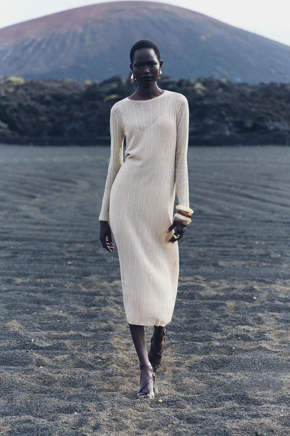 Fitted Long-Sleeve Beige Knit Midi Dress Fitted Long-Sleeve Beige Knit Midi Dress — Sneakers 2027 with Dress Outfits
