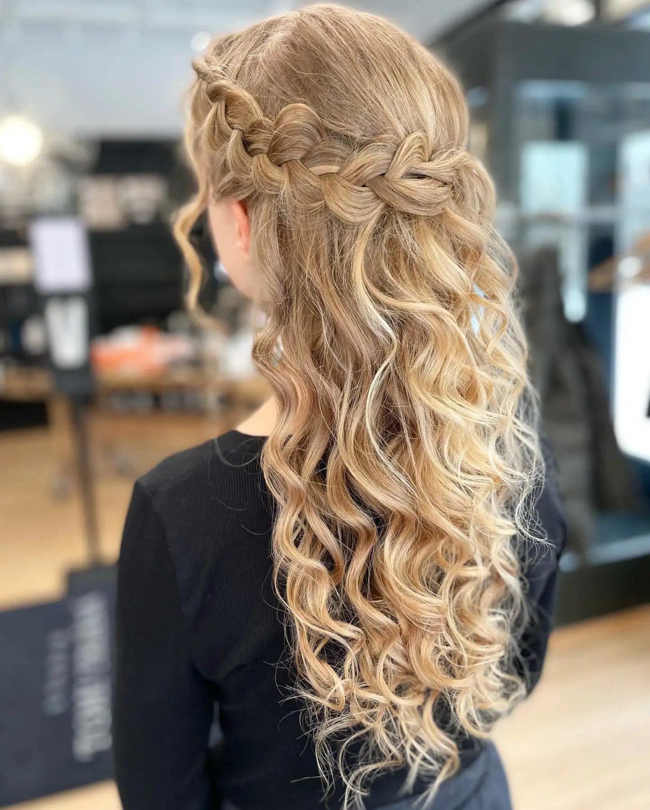Ash Blonde With Subtle Highlights Visual Idea Ash Blonde With Subtle Highlights Visual Idea — Haircuts 2027 for Wavy Hair