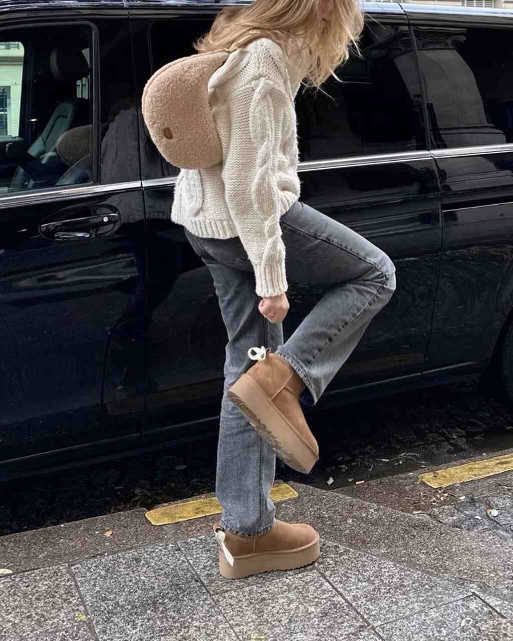 Casual Cable Knit Sweater and Fluffy Bag with Platform Uggs Casual Cable Knit Sweater and Fluffy Bag with Platform Uggs — Uggs Outfits 2027