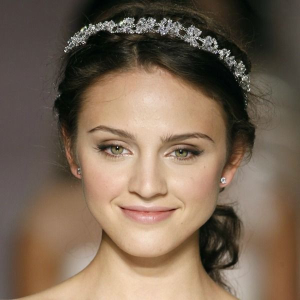 Visual Idea — A Dark Brown Pearl Headband Hairstyles 2027