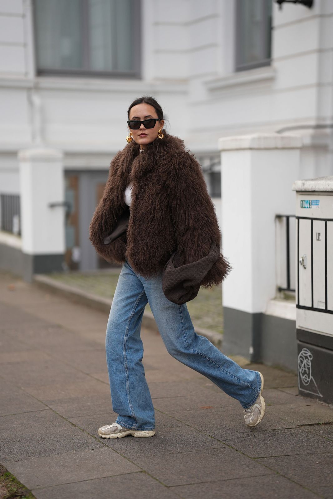 Casual Shaggy Jacket and Wide-Leg Denim Casual Shaggy Jacket and Wide-Leg Denim — New Balance Outfits 2027